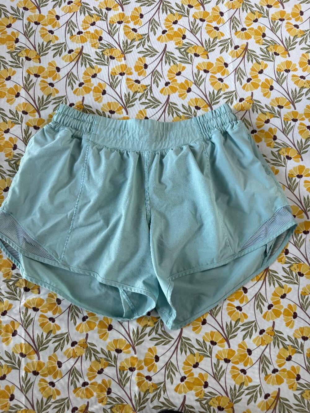 Lululemon Women’s Light Blue Running Athletic Shorts Zip Pocket Built In Liner